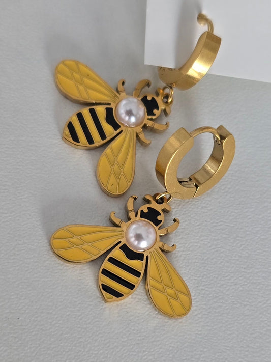 Boucles d'oreilles Sunny dorées en acier inoxydable avec pendentif abeille 