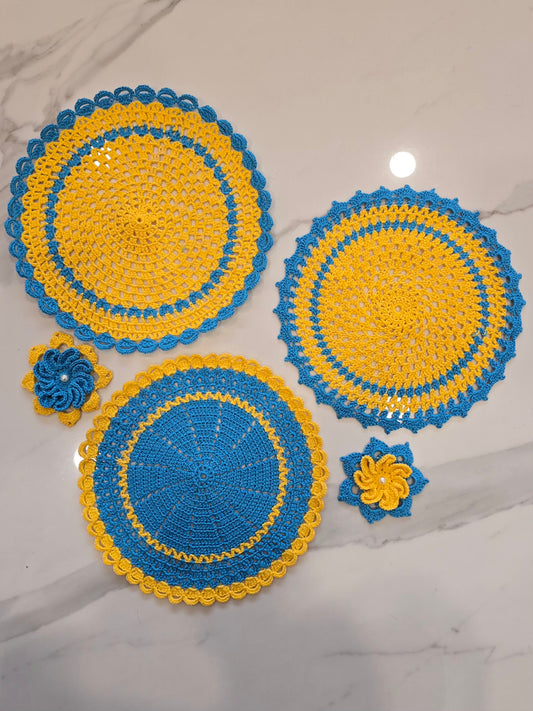 Lot de 3 napperons + 2 fleurs