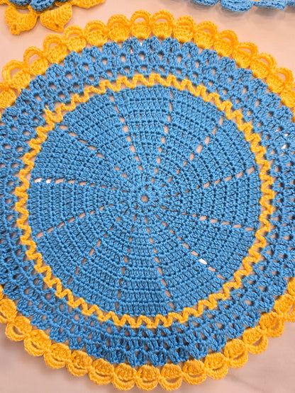 Lot de 3 napperons + 2 fleurs