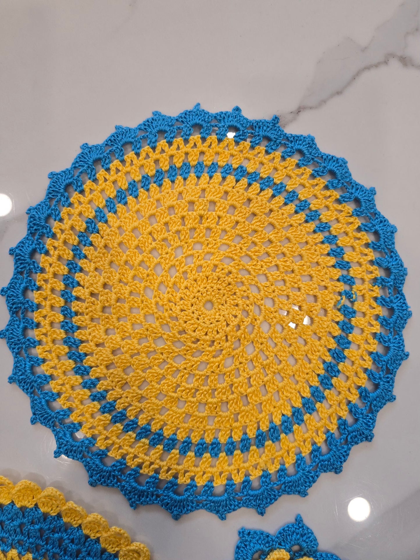 Lot de 3 napperons + 2 fleurs