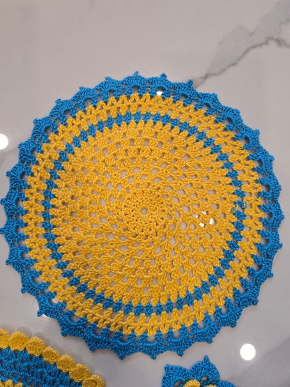 Lot de 3 napperons + 2 fleurs