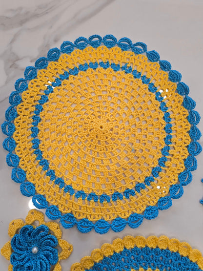 Lot de 3 napperons + 2 fleurs