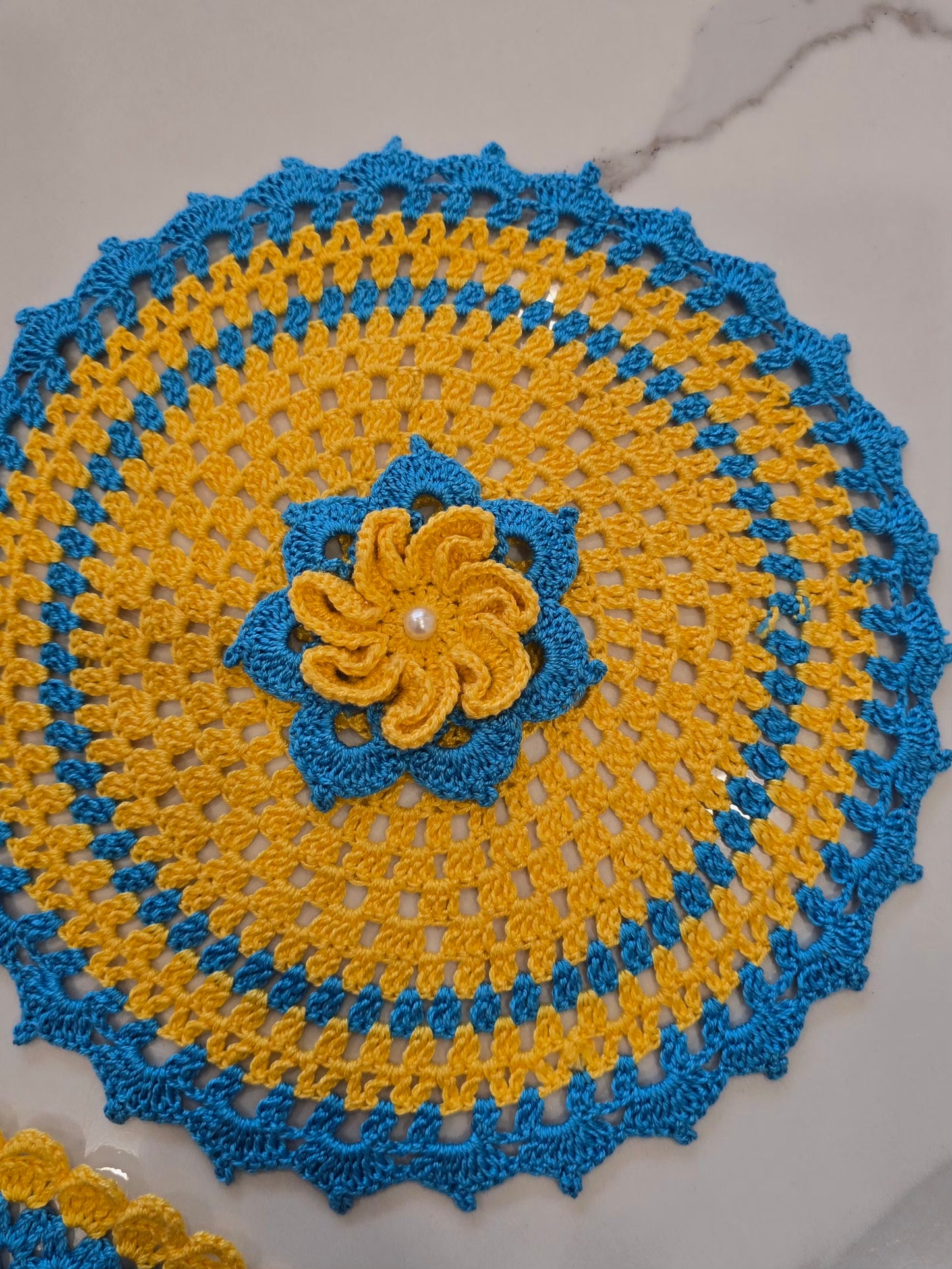 Lot de 3 napperons + 2 fleurs