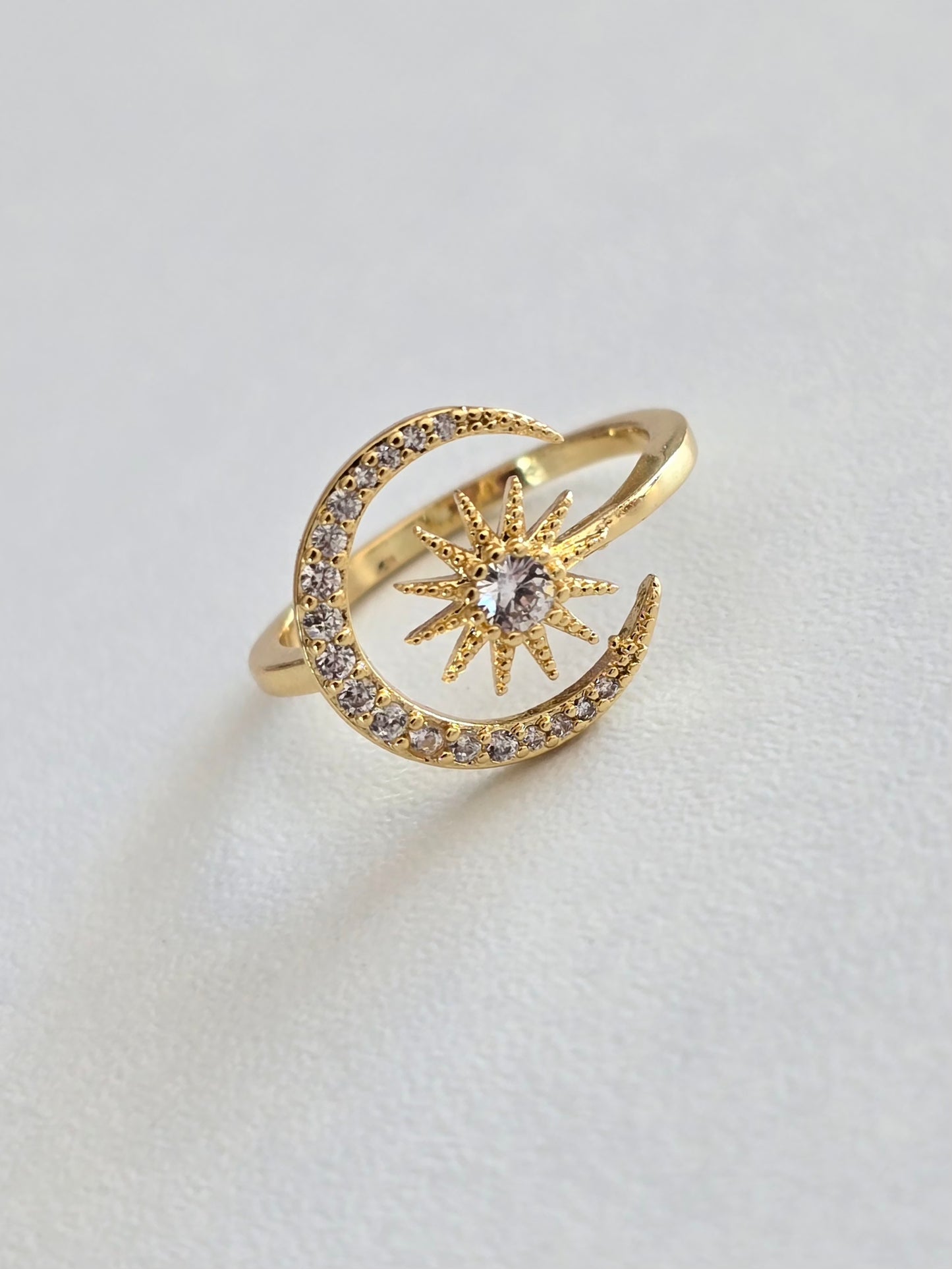 Bague Lunara fine ornée de strass argentés brillants
