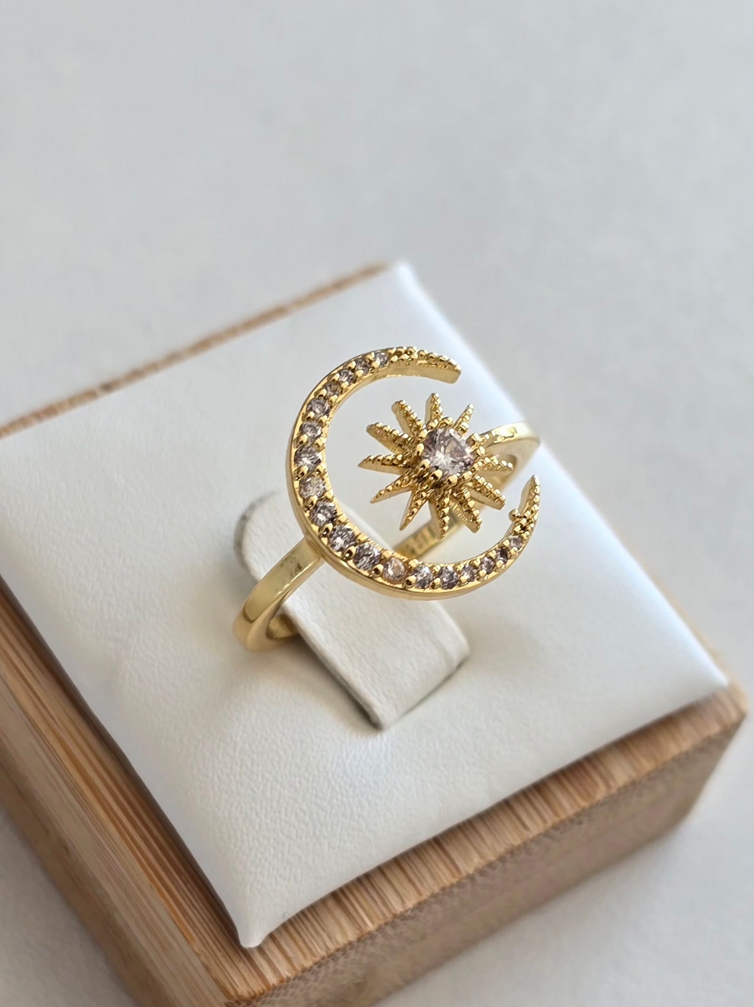 Bague dore Lunara, ajustable lune et soleil