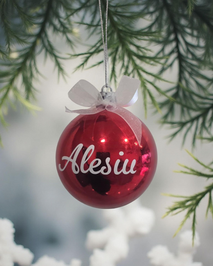 Boule de Noël personnalisée pour Alesiu - Rouge brillant et blanc.