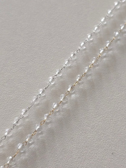 Variantes dorée et argentée du bracelet Clarity présentées ensemble