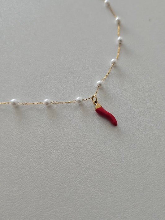 Perles nacrées de 0,3 cm sur bracelet doré Mya