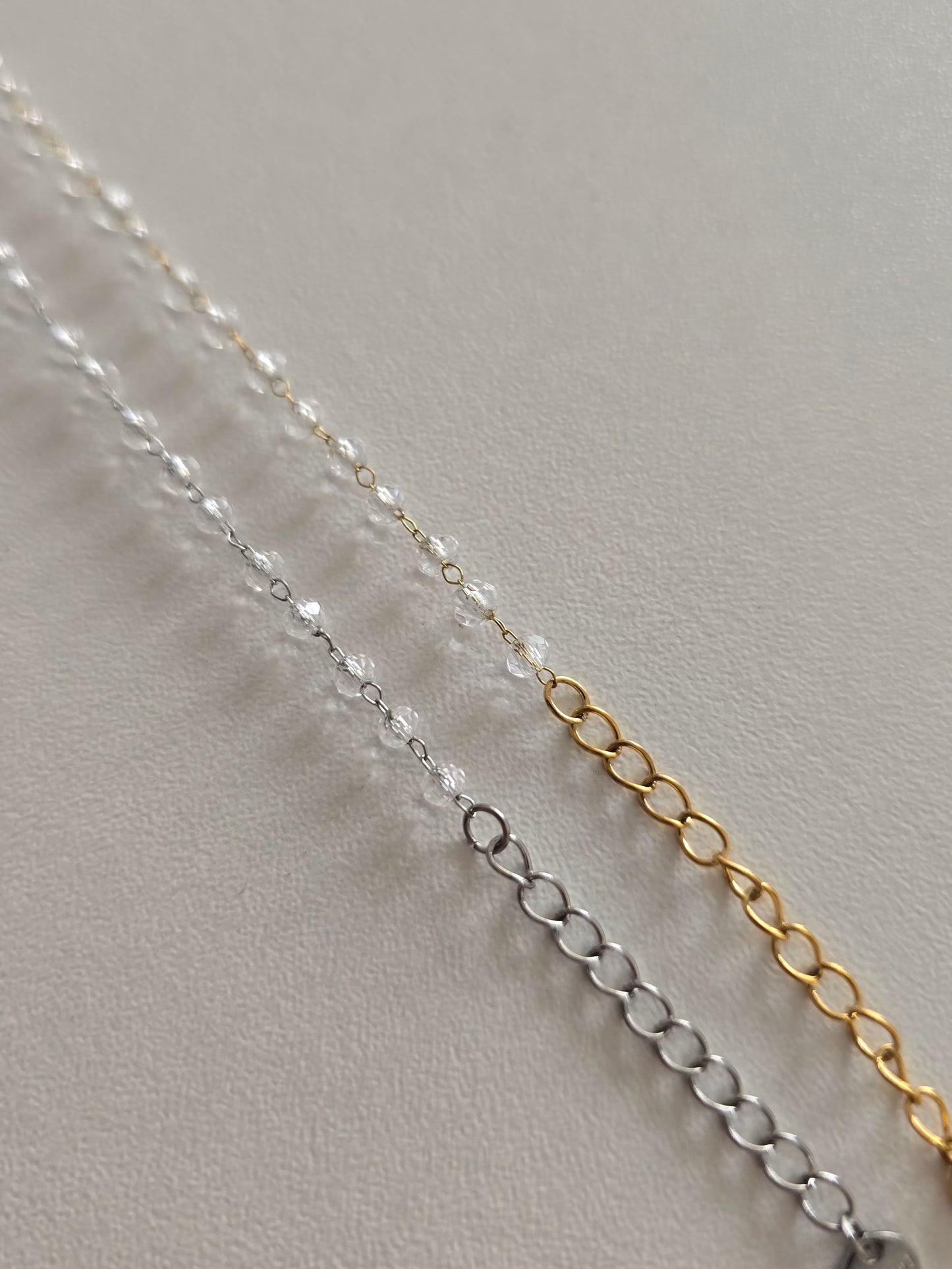 Bracelet avec perles transparentes en acier inoxydable