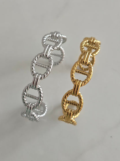 Bracelets Maëlys doré et argenté avec finition texturée et design raffiné.