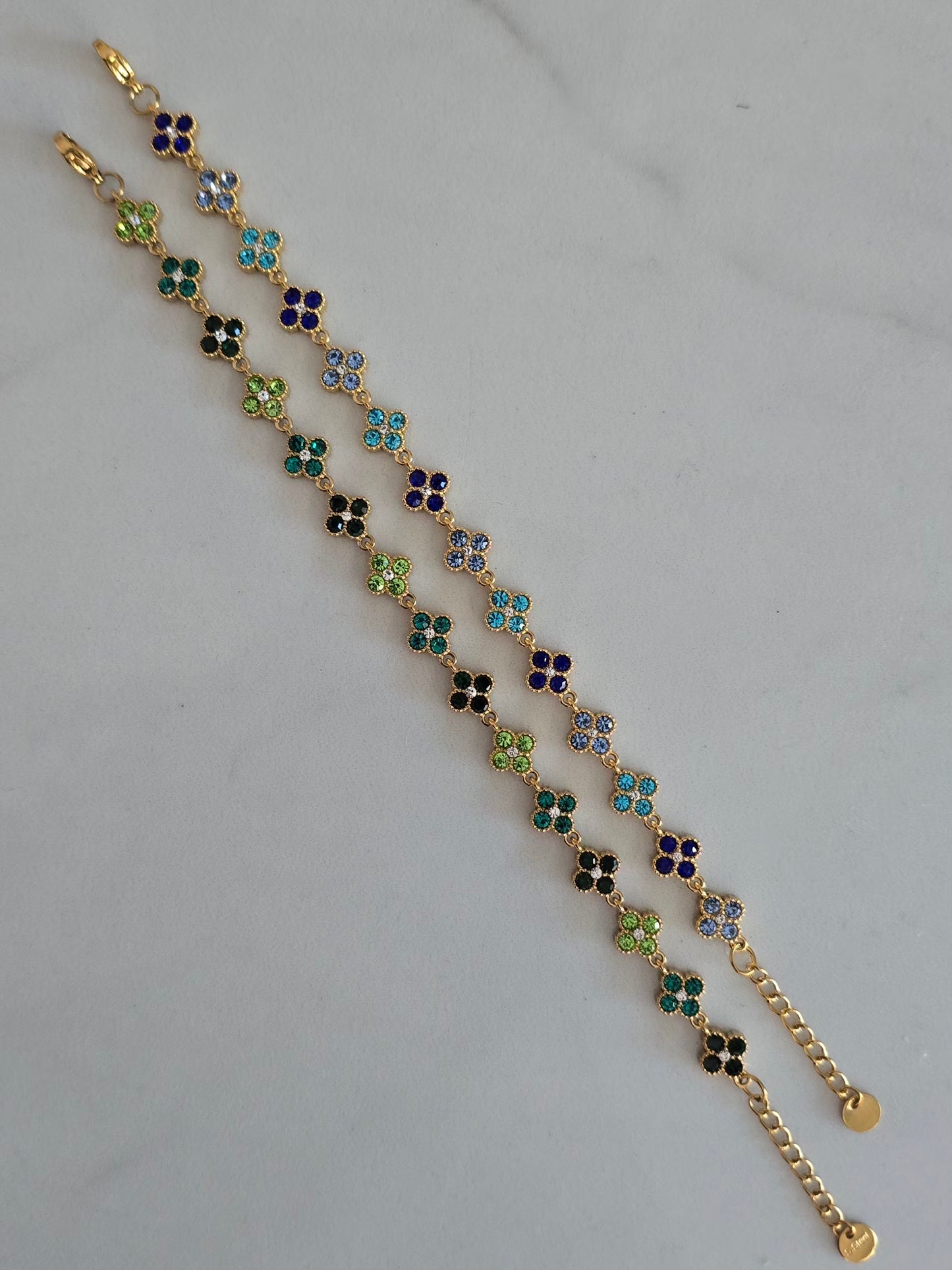 Vue complète du bracelet Princesa avec chaîne ajustable