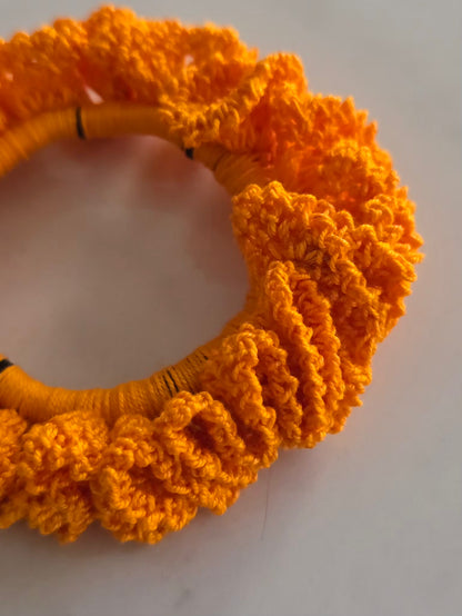 Chouchou orange avec élastique intérieur visible