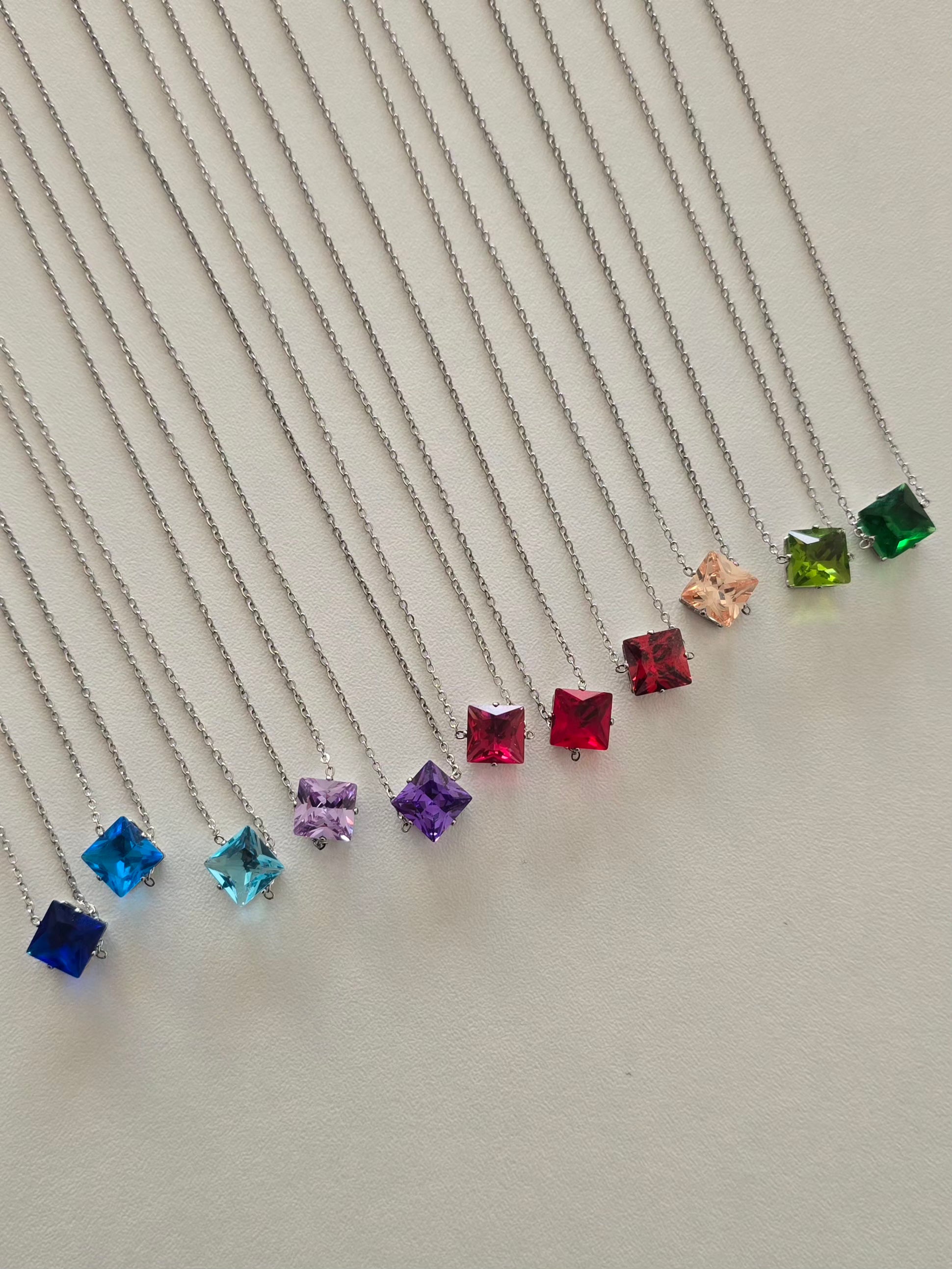 Ensemble de colliers Lunéa en acier inoxydable avec pendentifs colorés