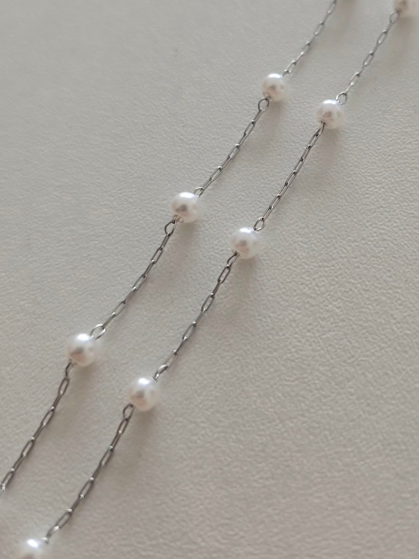 Perles fines pour un style minimaliste et élégant 