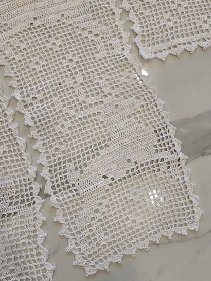 Ensemble de trois napperons crochet blanc motif rennes 