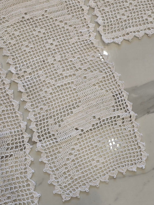 Ensemble de trois napperons crochet blanc motif rennes 