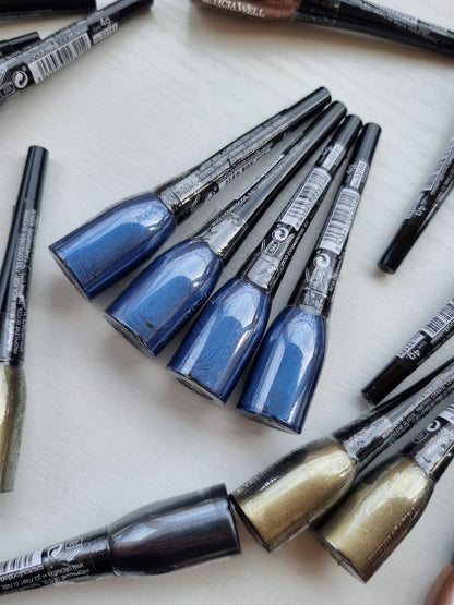 Eyeliner bleu métallisé 