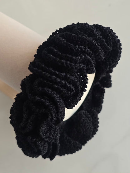 Accessoire cheveux noir au crochet pour coiffure élégante