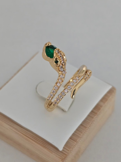 Pierre verte brillante de la bague serpent Zya