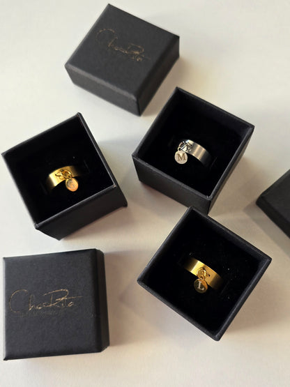 Bague en acier inoxydable avec breloque personnalisable, choix doré ou argenté, en 10 ou 6 mm