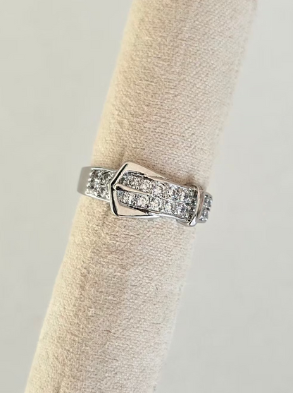 Bague Cyntia argentée, bijou tendance pour femme en acier inoxydable