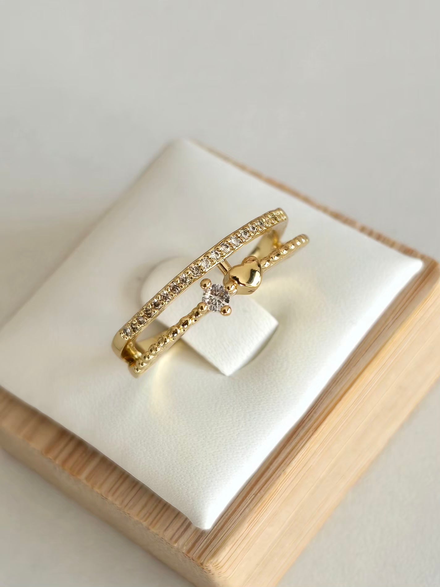 Ligne pavée de strass argentés de la bague Désir 