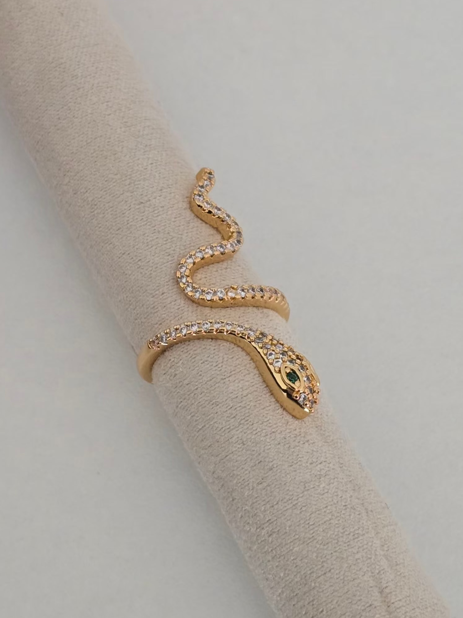 Finition dorée lumineuse de la bague Hypnose 