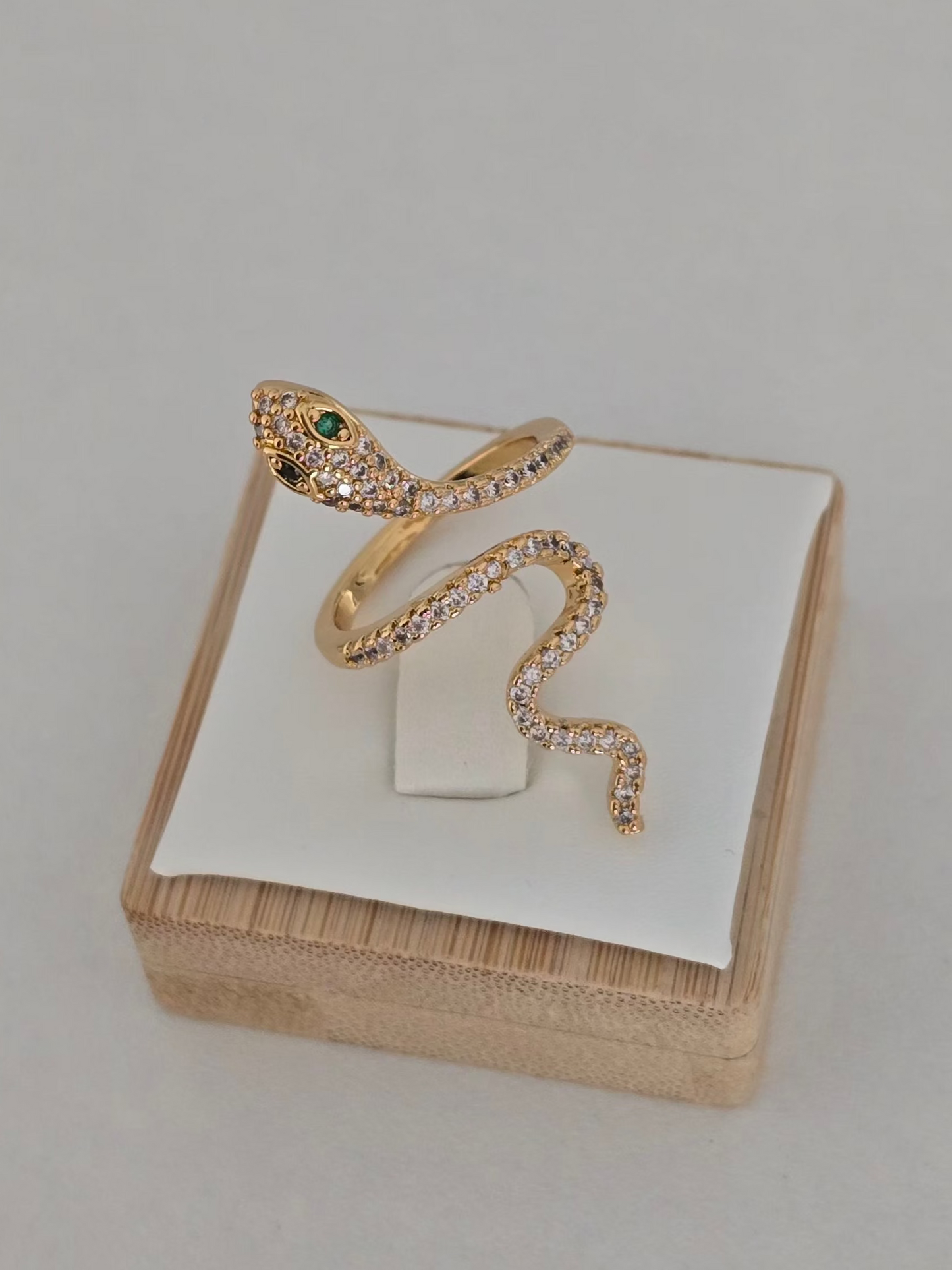 Bague Hypnose au style mystique et audacieux