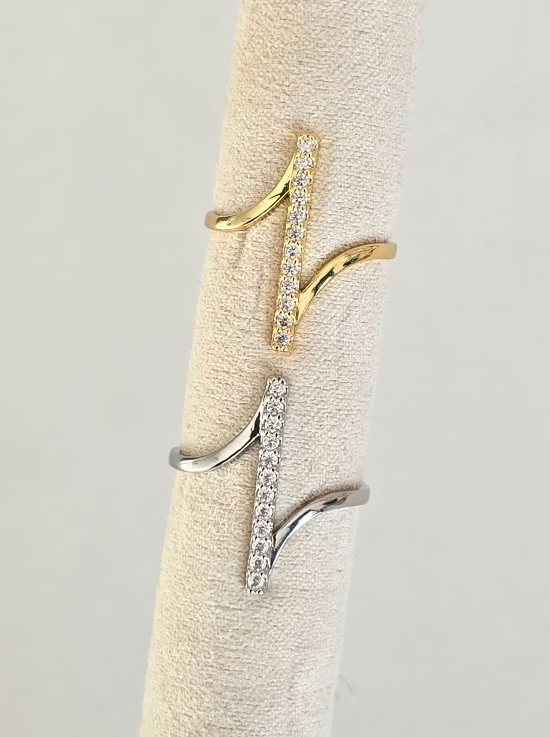 Design graphique et moderne de la bague Linéa