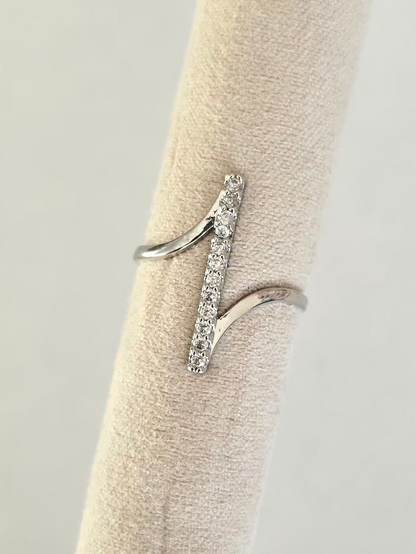 Bague Linea disponible en finition dorée ou argentée