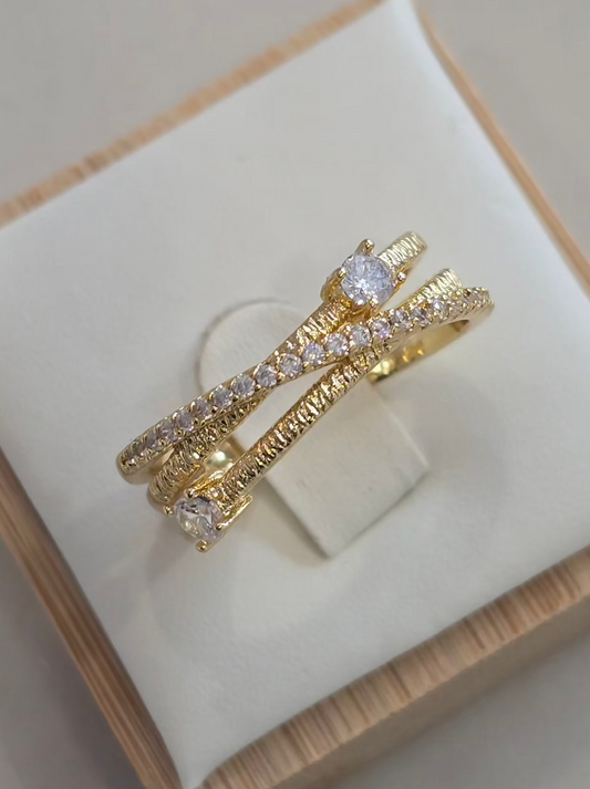 Bague Sélène au design trois anneaux entrelacés dorés