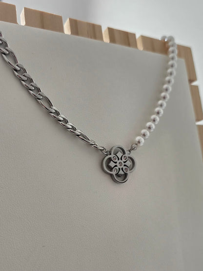 Collier raffiné avec perles blanches de 0,5 cm