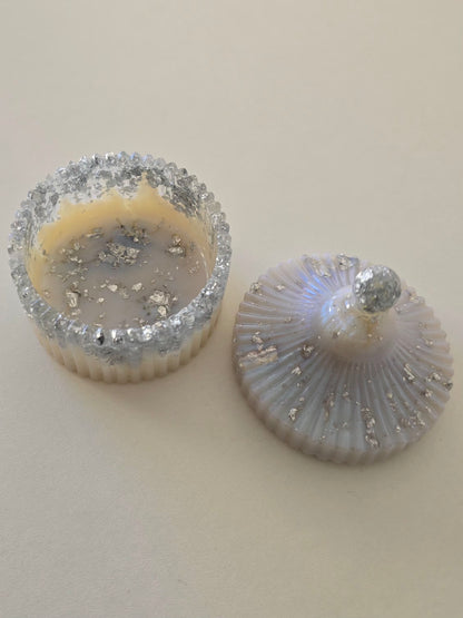 Boîte à bijoux artisanale en résine époux avec couvercle décoratif et feuilles d'argent
