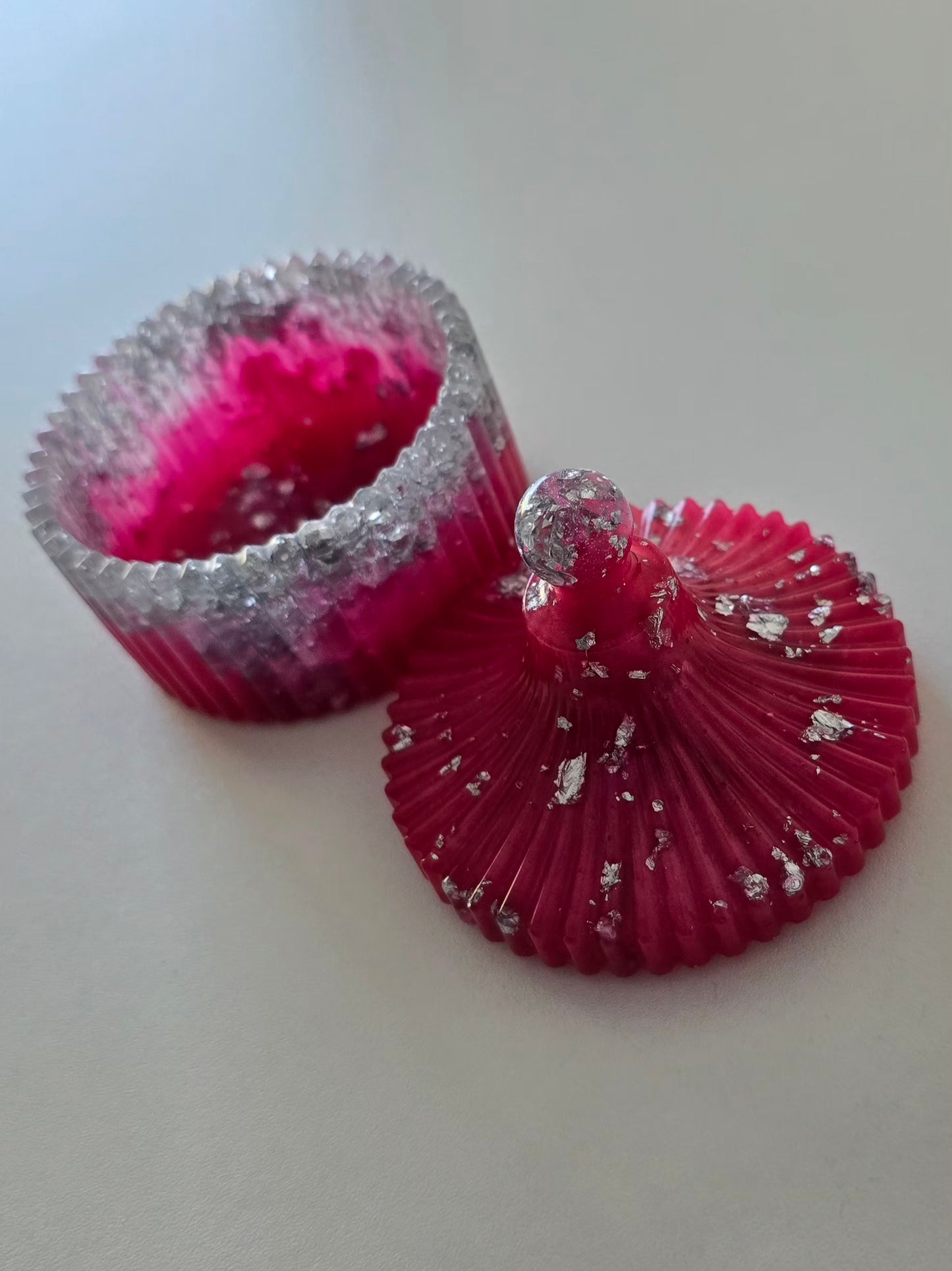 Boîte décorative rose fuchsia en résine epoxy pour ranger bijoux et petits objets