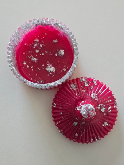 Boîte à bijoux artisanale rose fuschia en résine epoxy avec feuilles d'argent 
