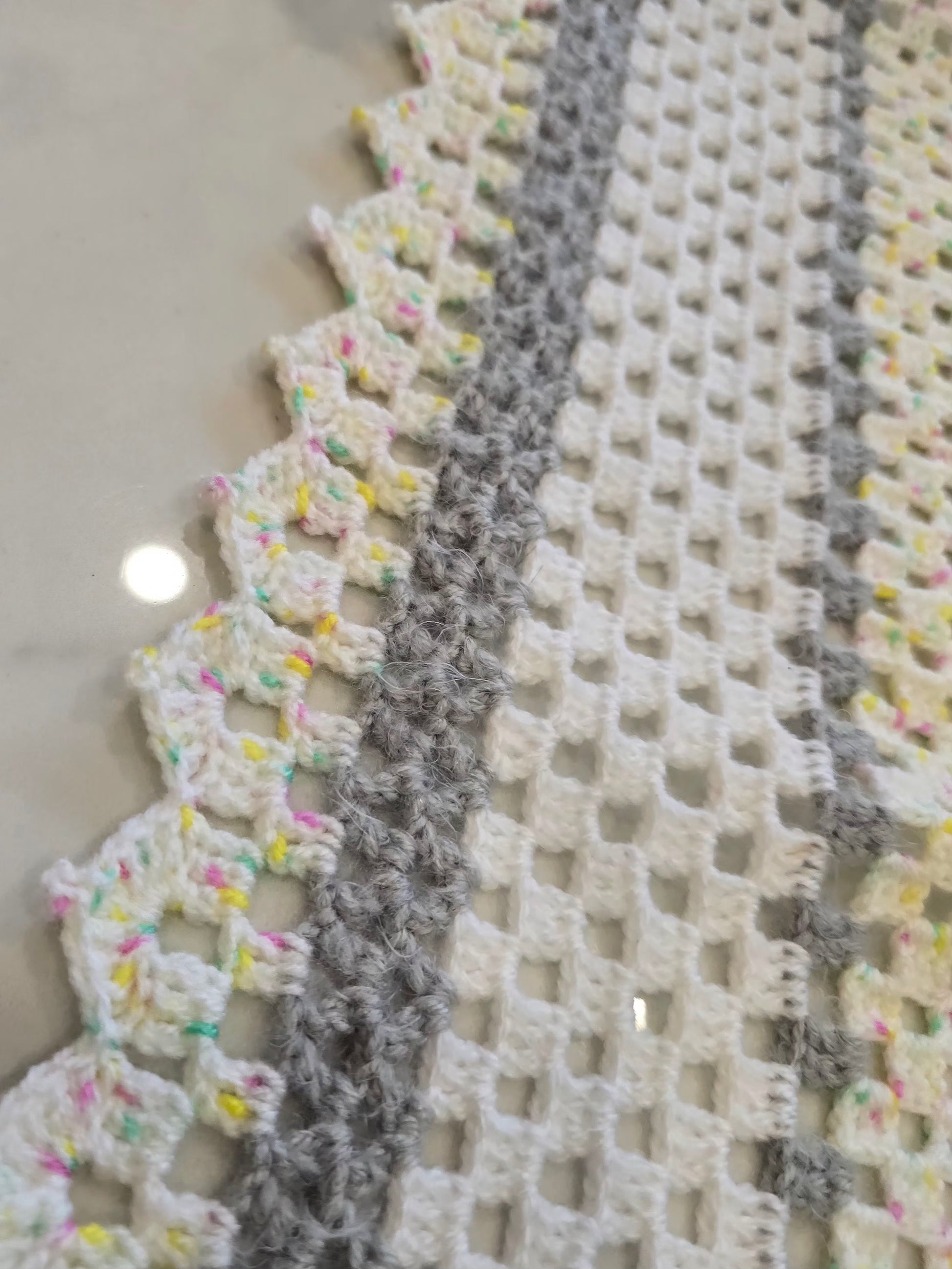 Bordure festonnée réalisée au crochet 