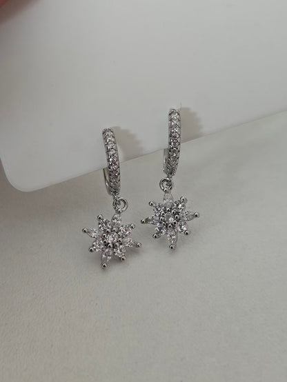 Créoles argentées Luxia avec fleur en strass