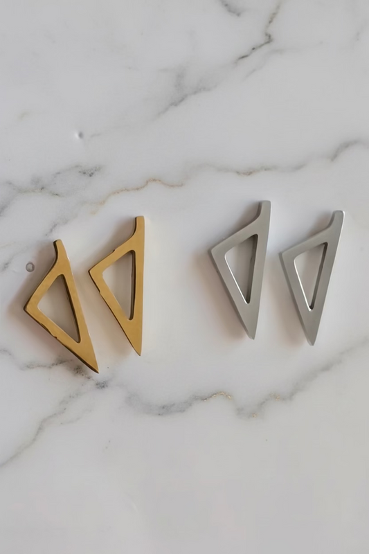 Boucles d'oreilles Corsica en acier inoxydable disponibles en finition  dorée et argentée.