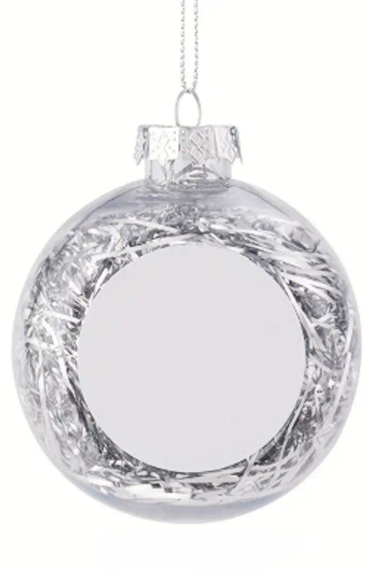 Boule de Noël personnalisée transparente avec cheveux d'ange argentés.