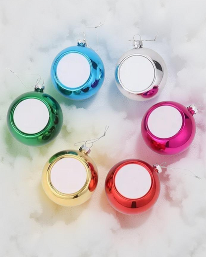 Boules de Noël personnalisées avec photo, disponibles en plusieurs couleurs : vert, doré, rouge, fuchsia, argenté et bleu