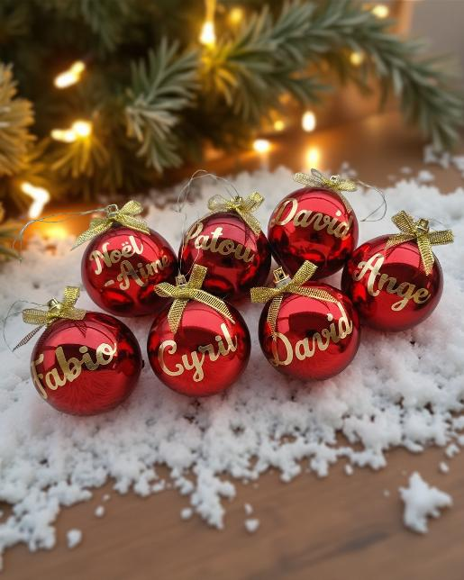Boules de Noël rouge brillante avec prénoms doré
