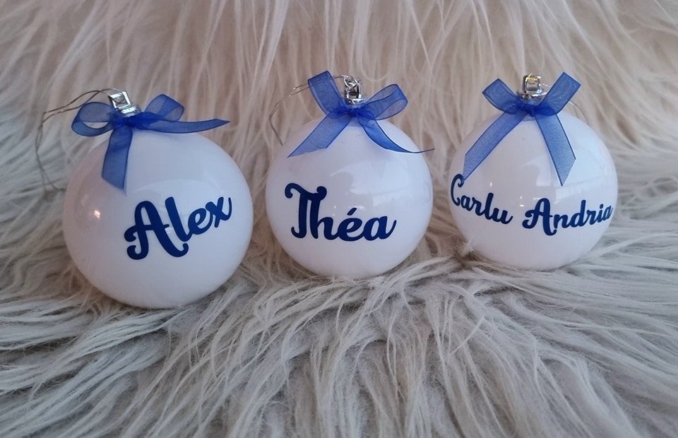Boules de Noël personnalisées pour la famille avec prénoms : Alex, Thea, Carlu Andria