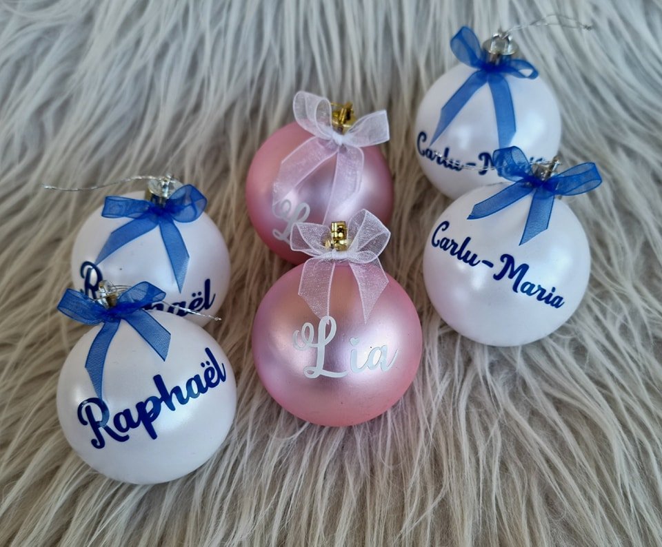 Boules de Noël personnalisées pour Raphaël, Lia et Carlu-Maria