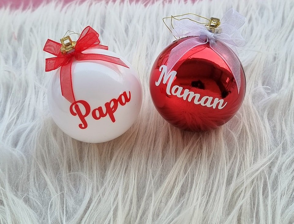 Boules de Noël personnalisées rouge et blanc - Papa et Maman
