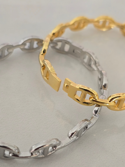 Bracelet rigide Livia en acier inoxydable doré et argenté, design chic inspiré des maillons de chaîne 