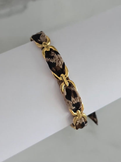 Bracelet Féline avec ruban léopard noué  et jonc doré en acier inoxydable