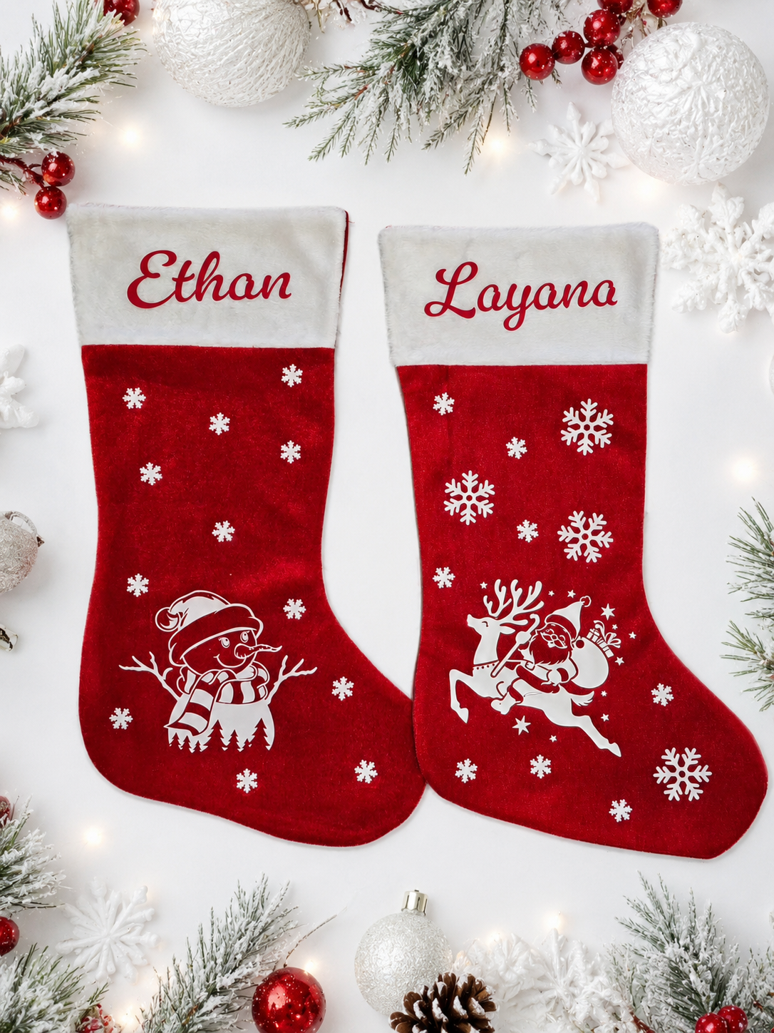 Chaussette de Noël personnalisée pour Ethan & Layana - Bonhomme de neige, flocons, renne et Père Noël.