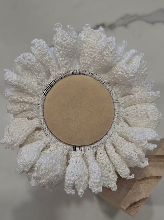 Volume du chouchou blanc en crochet fait main