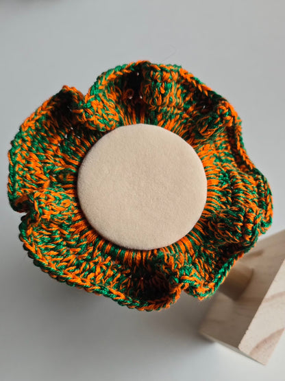 chouchou original vert et orange en crochet artisanal