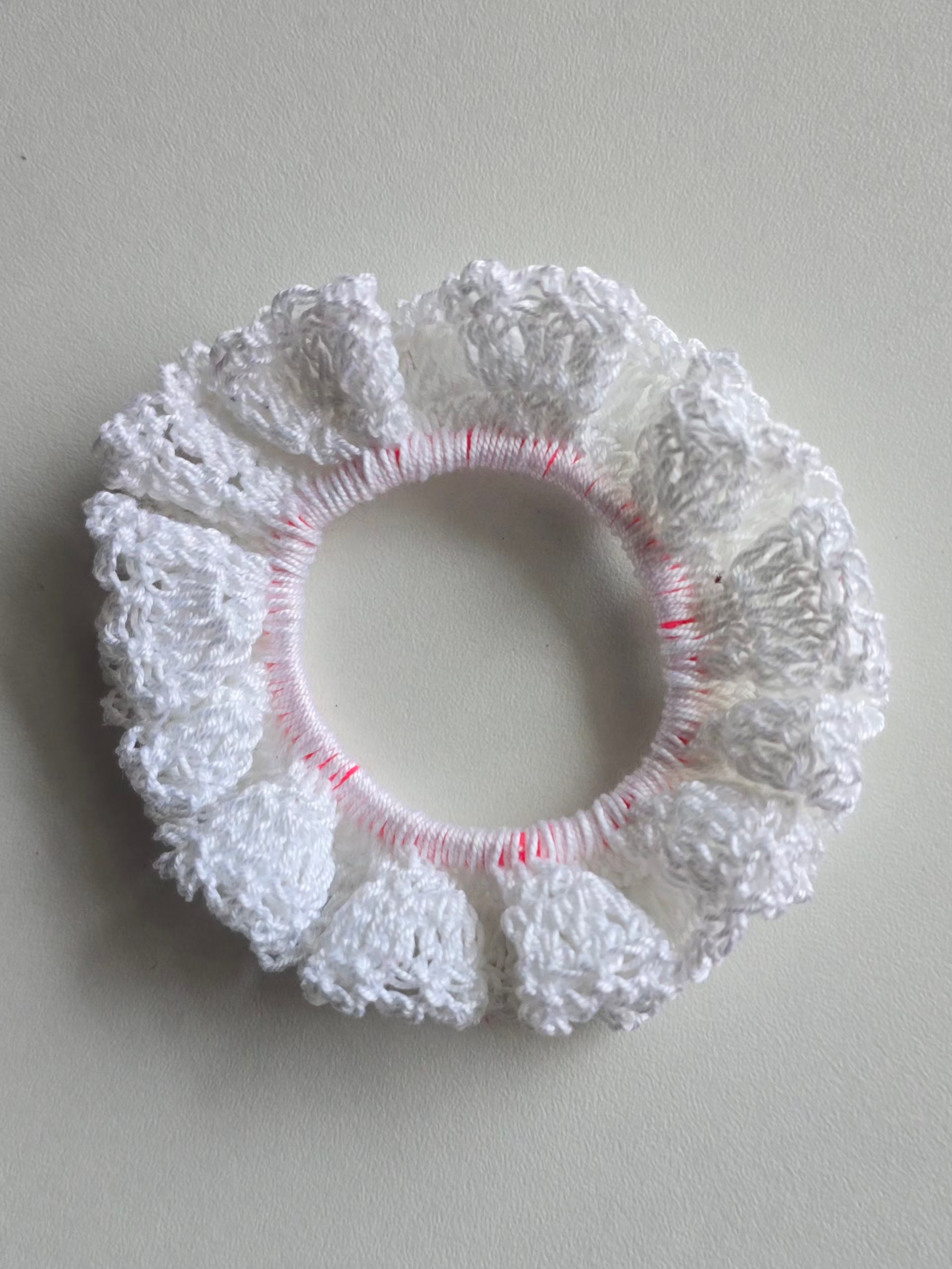 chouchou blanc en crochet fait main en coton